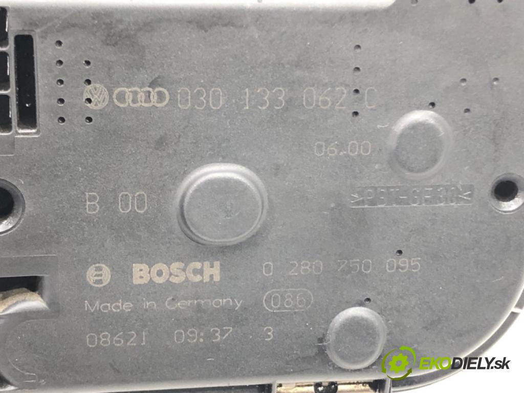 VW POLO (6N2) 1999 - 2001    1.4 44 kW [60 KM] benzyna 1999 - 2001  Škrtiaca klapka 030133062C (Škrtiace klapky)