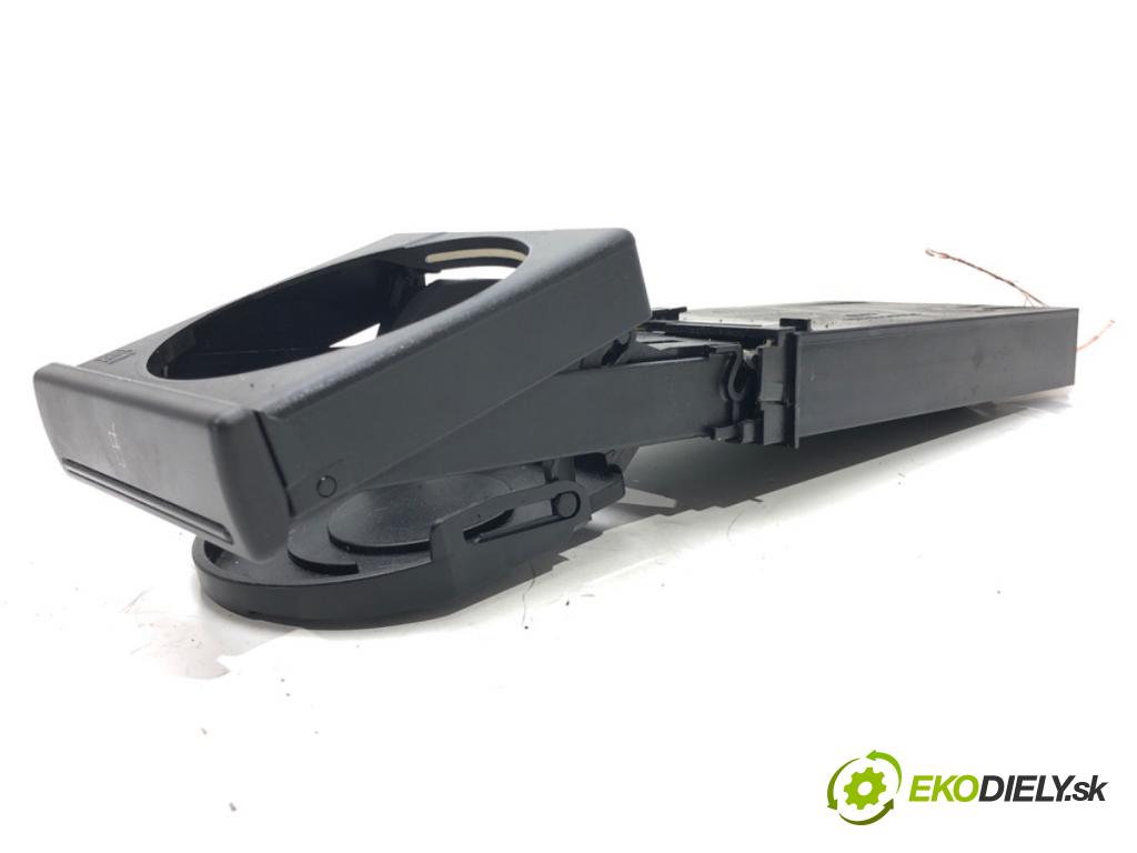 AUDI A3 (8L1) 1996 - 2006    1.9 TDI 96 kW [130 KM] olej napędowy 2000 - 2003  Držiak na nápoje 8L0862534C (Úchyty, držiaky na nápoje)