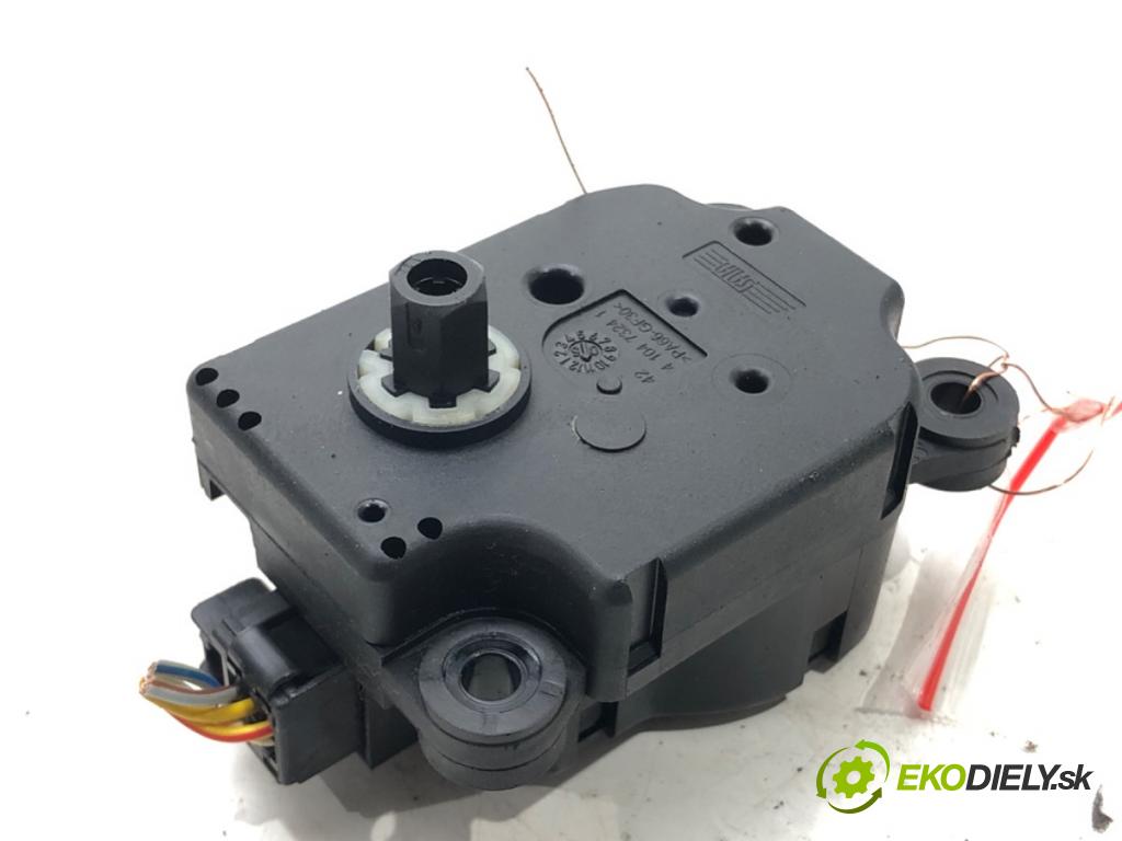 OPEL VECTRA C (Z02) 2002 - 2009    1.9 CDTI (F69) 74 kW [100 KM] olej napędowy 2005 -  Motorček kúrenia 985100V (Motorčeky kúrenia)