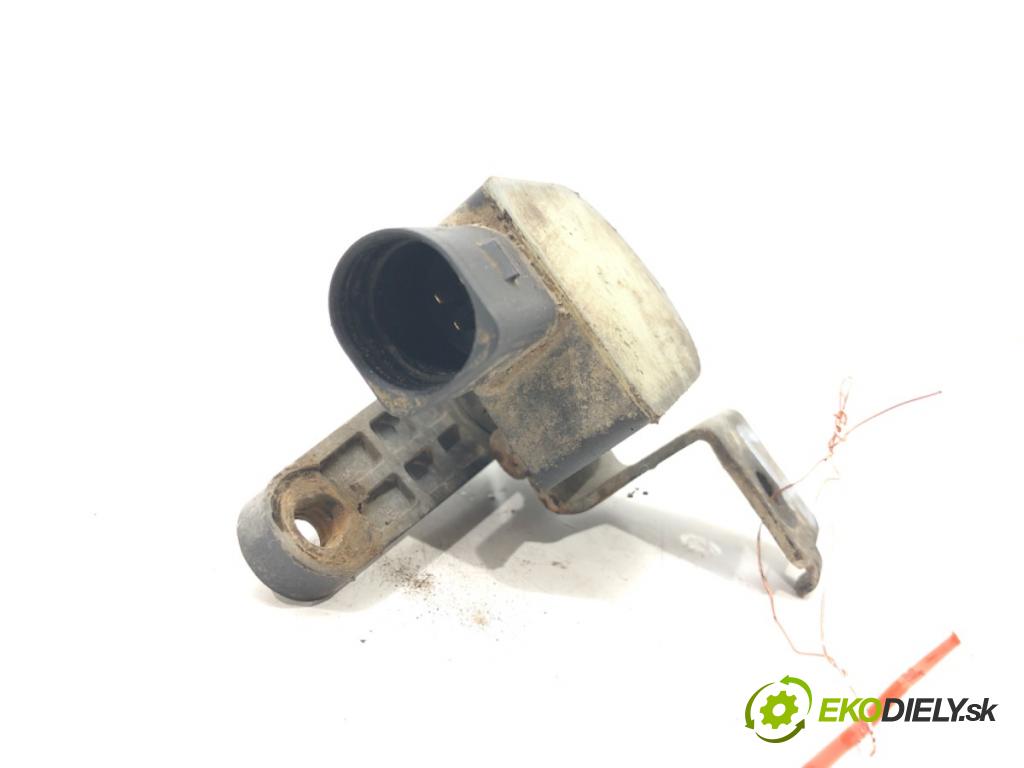 VW PASSAT B6 Kombi 2006 77 kW 1.9 TDI 1896 Snímač XENON predný ľavy