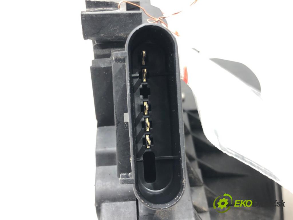 FORD FIESTA VI (CB1, CCN) 2008 - 2022    1.25 60 kW [82 KM] benzyna 2008 - 2017  zámok dveře levý přední část 8A6A-A21813-AD