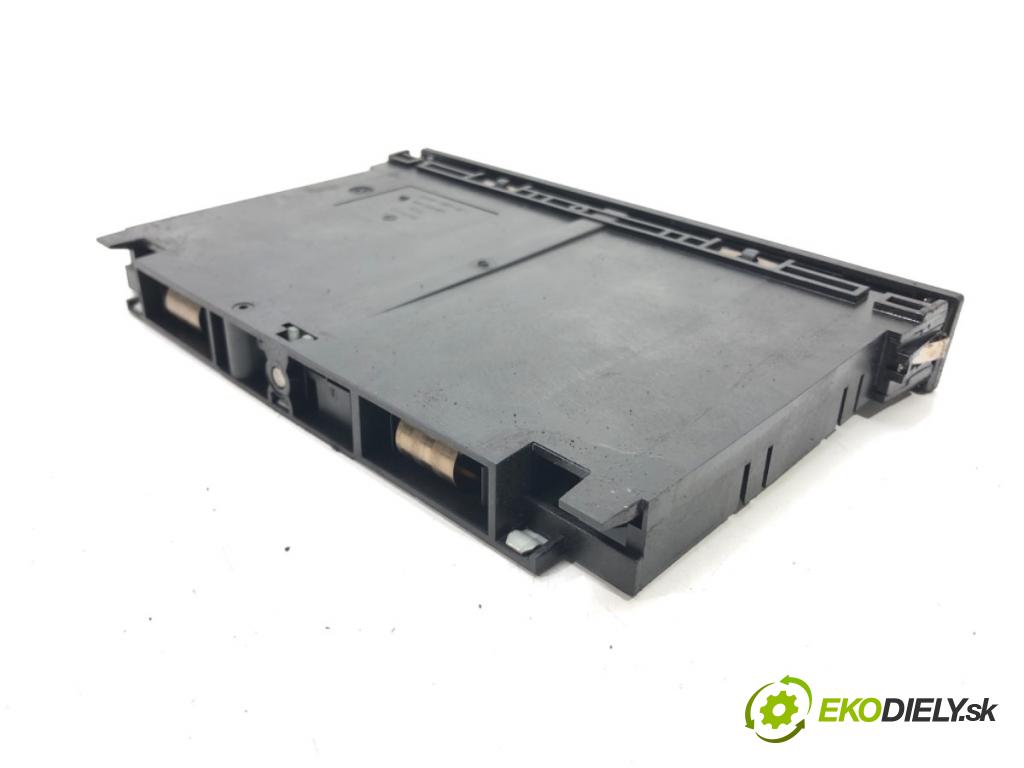 VW GOLF IV (1J1) 1997 - 2008    1.9 TDI 81 kW [110 KM] olej napędowy 1997 - 2004  Držiak na nápoje 1J0858601D (Úchyty, držiaky na nápoje)