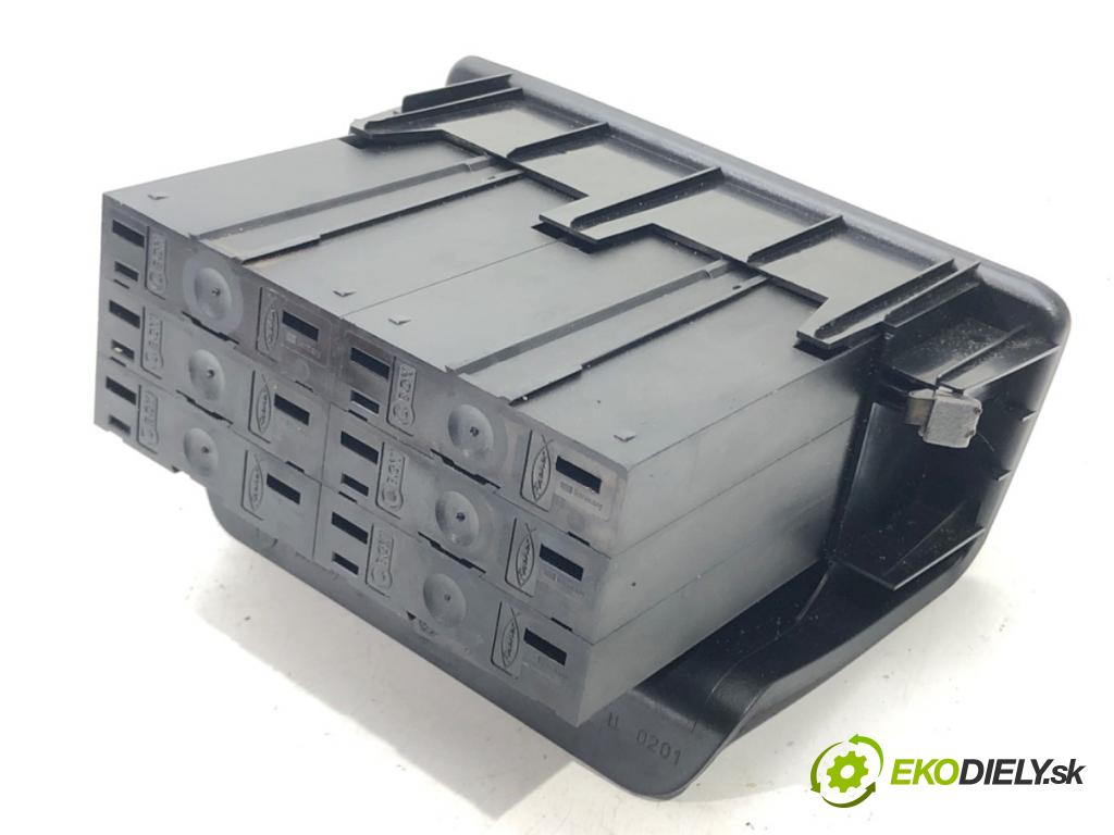 VW GOLF III (1H1) 1989 - 1998    ---  Priehradka, kastlík na kazety 1H1864117