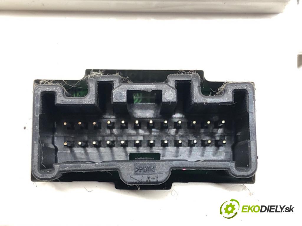 MAZDA 3 (BK) 2003 - 2009    1.6 DI Turbo 80 kW [109 KM] olej napędowy 2004 - 2  Panel ovládania kúrenia K1900BP4M (Prepínače, spínače, tlačidlá a ovládače kúrenia)