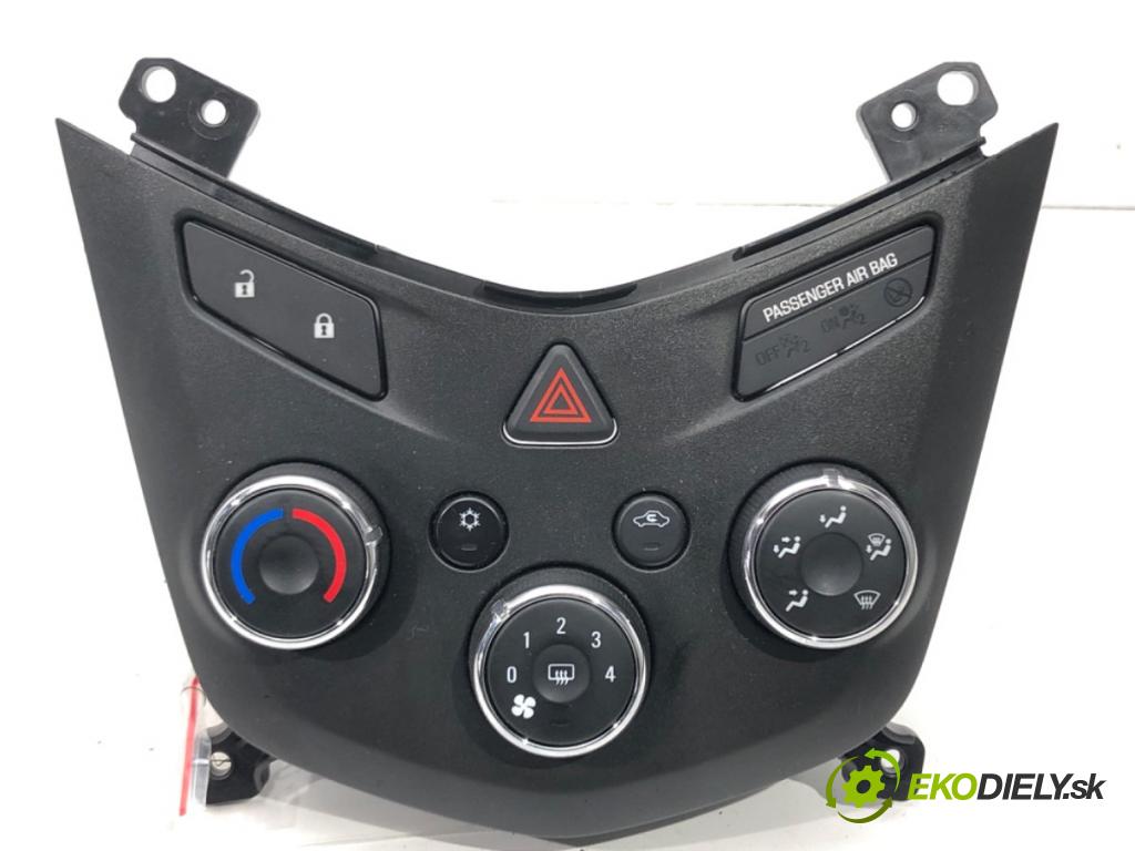 CHEVROLET AVEO sedan (T300) 2011 - 2022    1.2 51 kW [69 KM] benzyna 2011 - 2022  Panel ovládania kúrenia 95076683 (Prepínače, spínače, tlačidlá a ovládače kúrenia)