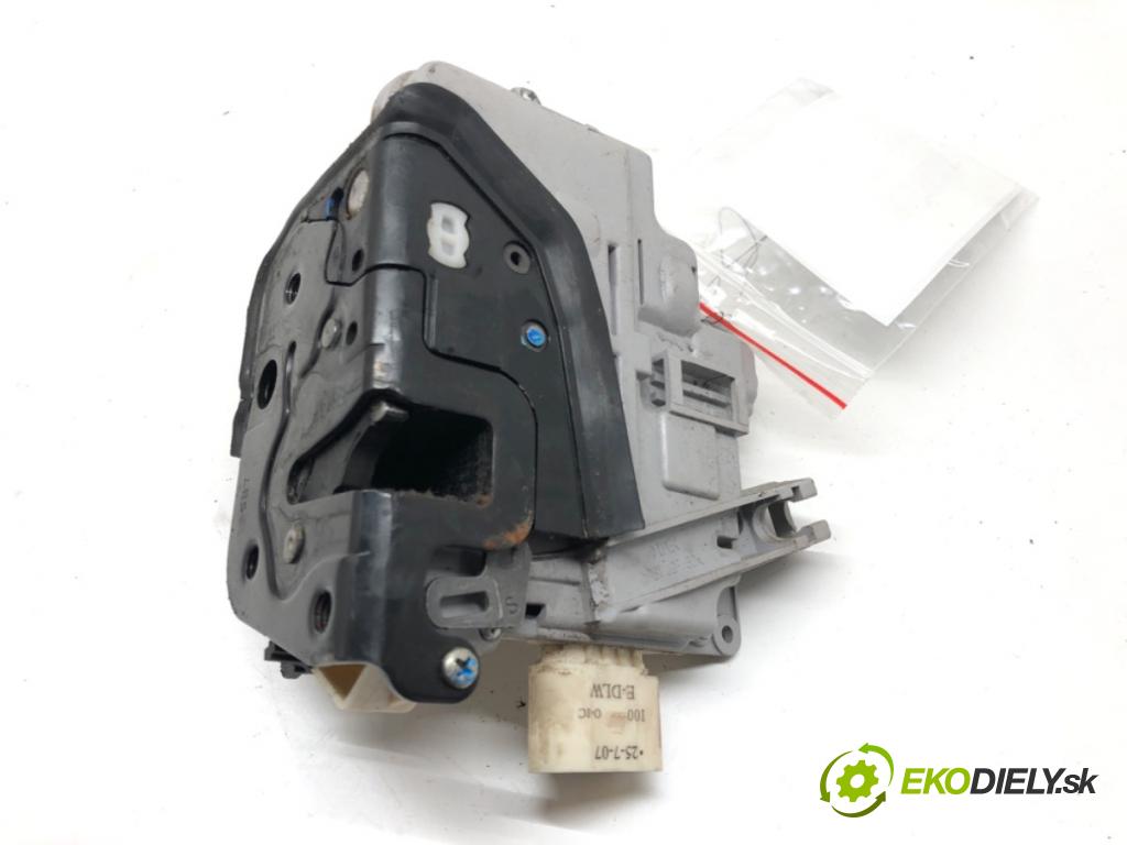 AUDI A6 C6 Avant (4F5) 2004 - 2011    2.7 TDI quattro 132 kW [180 KM] olej napędowy 2004  zámok dveře levý přední část 4F1837015E