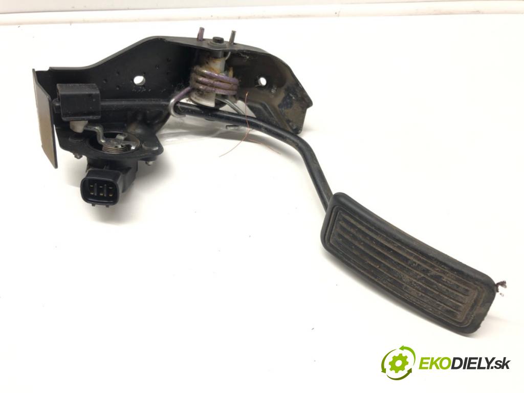 TOYOTA AVENSIS Kombi (_T25_) 2003 - 2008    2.0 D-4D (ADT250_) 93 kW [126 KM] olej napędowy 2006 - 2008  Potenciometer plynu  (Pedále)