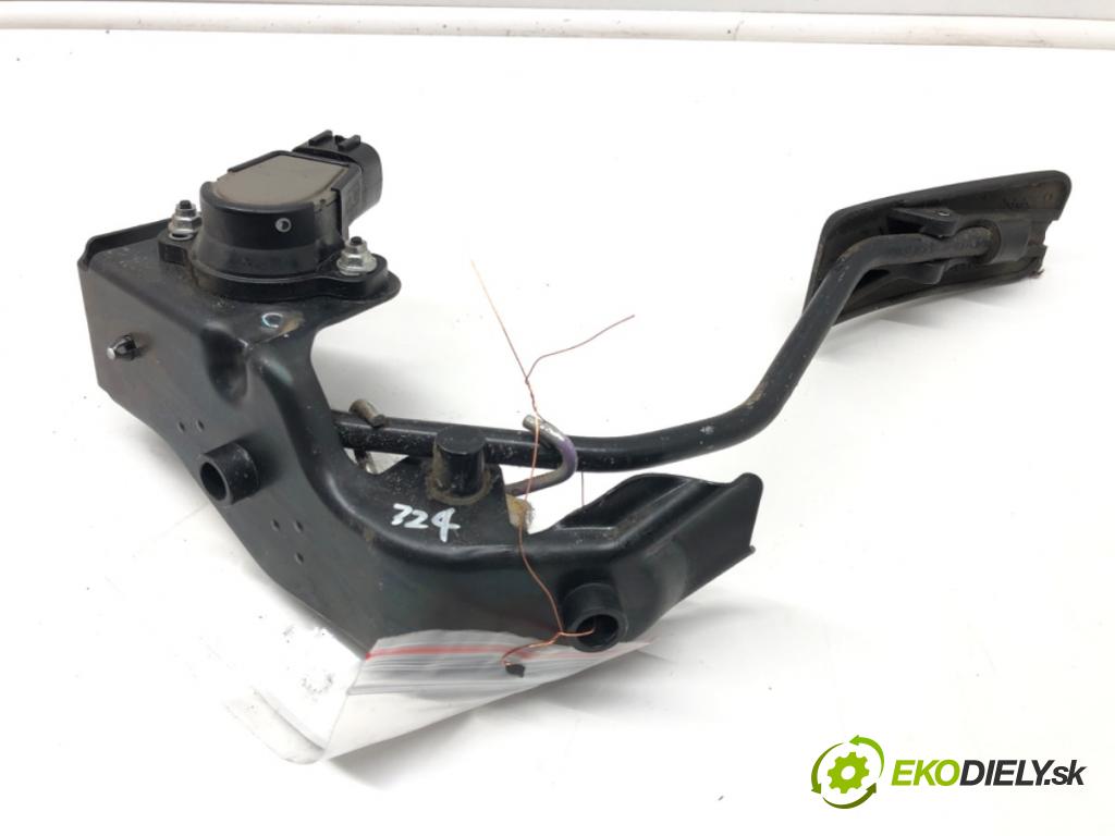 TOYOTA AVENSIS Kombi (_T25_) 2003 - 2008    2.0 D-4D (ADT250_) 93 kW [126 KM] olej napędowy 2006 - 2008  Potenciometer plynu  (Pedále)