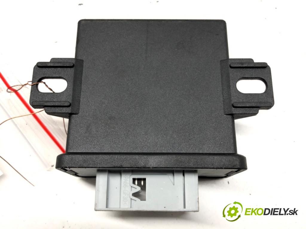 AUDI A6 C6 Avant (4F5) 2004 - 2011    2.7 TDI quattro 132 kW [180 KM] olej napędowy 2004  Modul svetiel 8P0907357H (Ostatné)