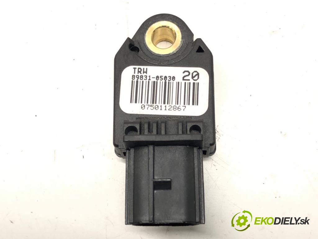 TOYOTA AVENSIS Kombi (_T27_) 2009 - 2018    2.0 D-4D (ADT270_) 93 kW [126 KM] olej napędowy 20  Snímač nárazu 89831-05030 (Snímače nárazu)