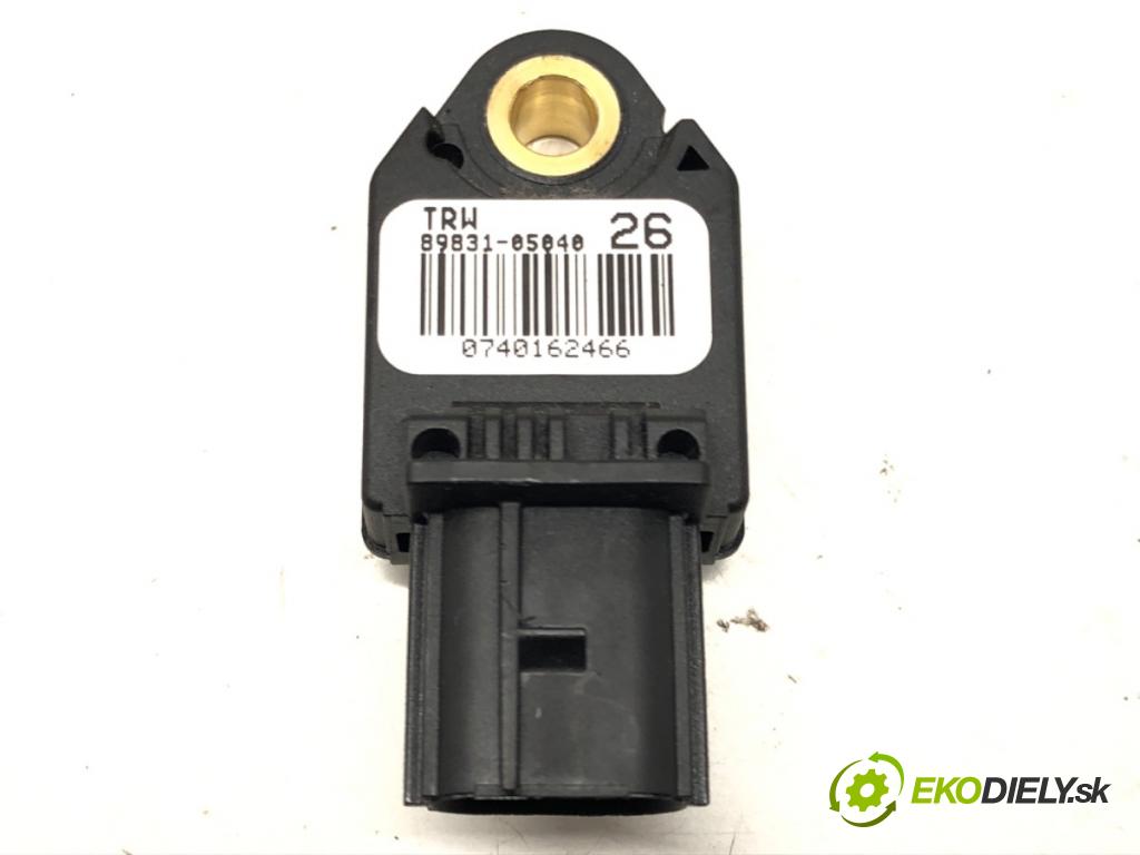 TOYOTA AVENSIS Kombi (_T27_) 2009 - 2018    2.0 D-4D (ADT270_) 93 kW [126 KM] olej napędowy 20  Snímač nárazu 89831-85040 (Snímače nárazu)