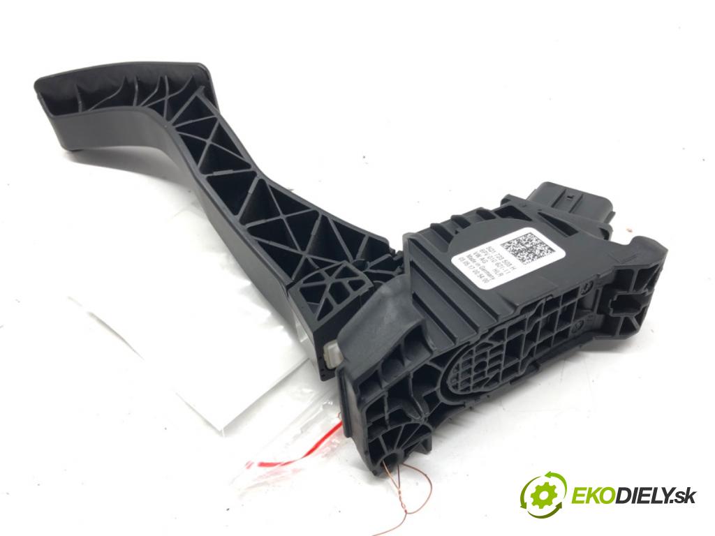 VW GOLF VII (5G1, BQ1, BE1, BE2) 2012 - 2022    1.4 TSI 92 kW [125 KM] benzyna 2014 - 2022  Potenciometer plynového pedálu 5Q1723503H (Pedále)