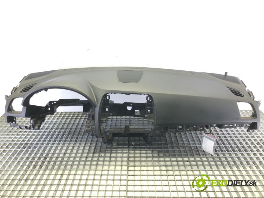 MAZDA CX-5 (KE, GH) 2011 - 2017    2.5 137 kW [186 KM] benzyna 2013 - 2017  Palubná doska  (Palubné dosky)