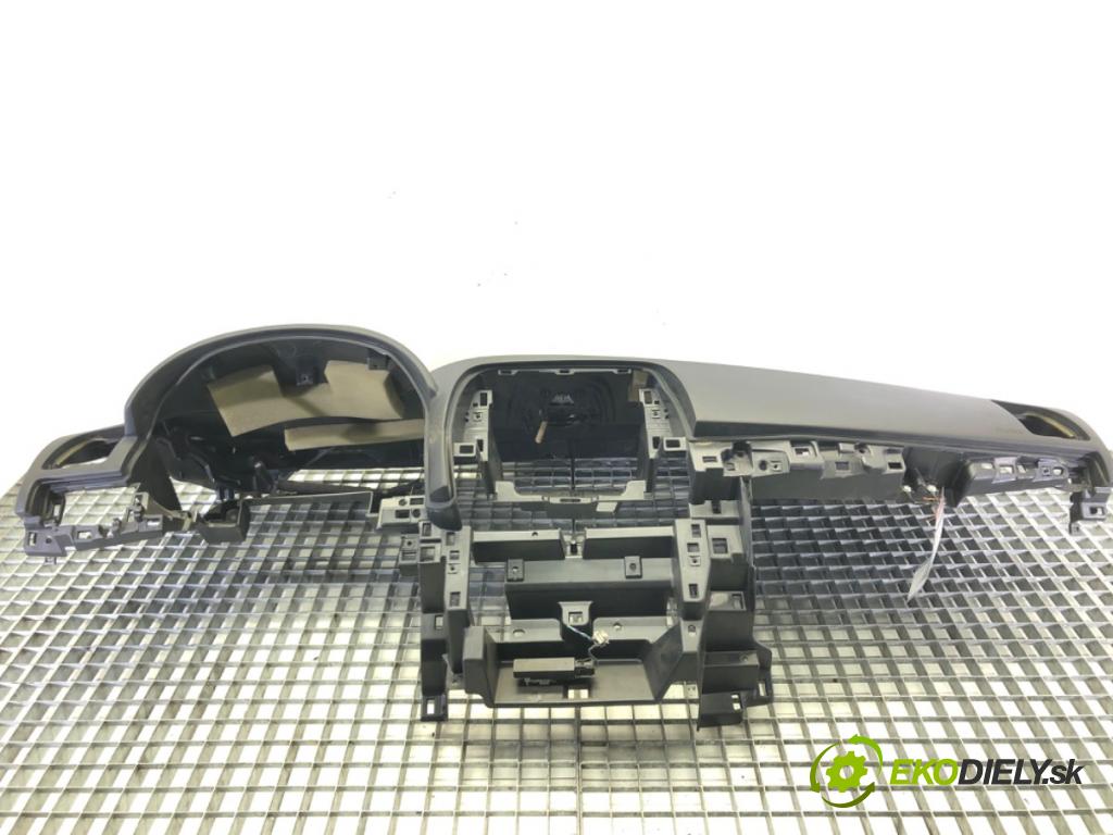 MAZDA CX-5 (KE, GH) 2011 - 2017    2.5 137 kW [186 KM] benzyna 2013 - 2017  Palubná doska  (Palubné dosky)