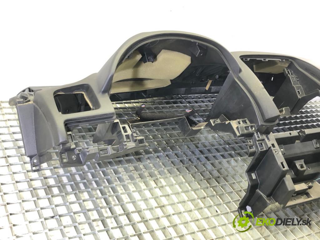 MAZDA CX-5 (KE, GH) 2011 - 2017    2.5 137 kW [186 KM] benzyna 2013 - 2017  Palubná doska  (Palubné dosky)