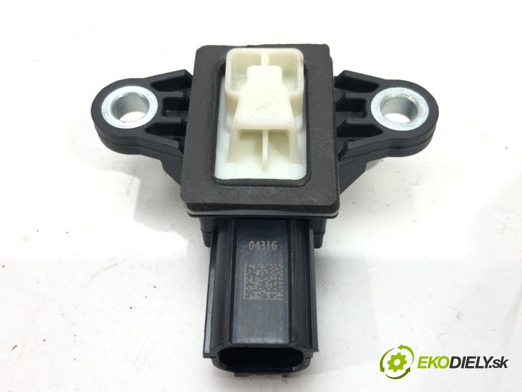 MAZDA CX-5 (KE, GH) 2011 - 2017    2.5 137 kW [186 KM] benzyna 2013 - 2017  Snímač nárazu GMC8-57KC0A (Snímače nárazu)