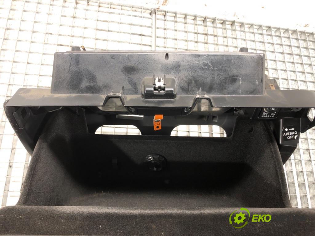 VW PASSAT B6 Variant (3C5) 2005 - 2011    2.0 TDI 103 kW [140 KM] olej napędowy 2005 - 2009  Priehradka, kastlík spolujazdca  (Priehradky, kastlíky)