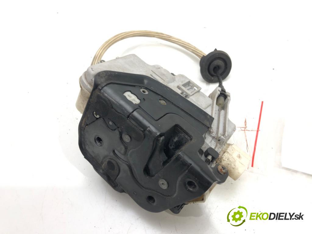 AUDI A6 C6 (4F2) 2004 - 2011    3.0 TDI quattro 165 kW [225 KM] olej napędowy 2004  zámok dveře levý přední část 4F1837015
