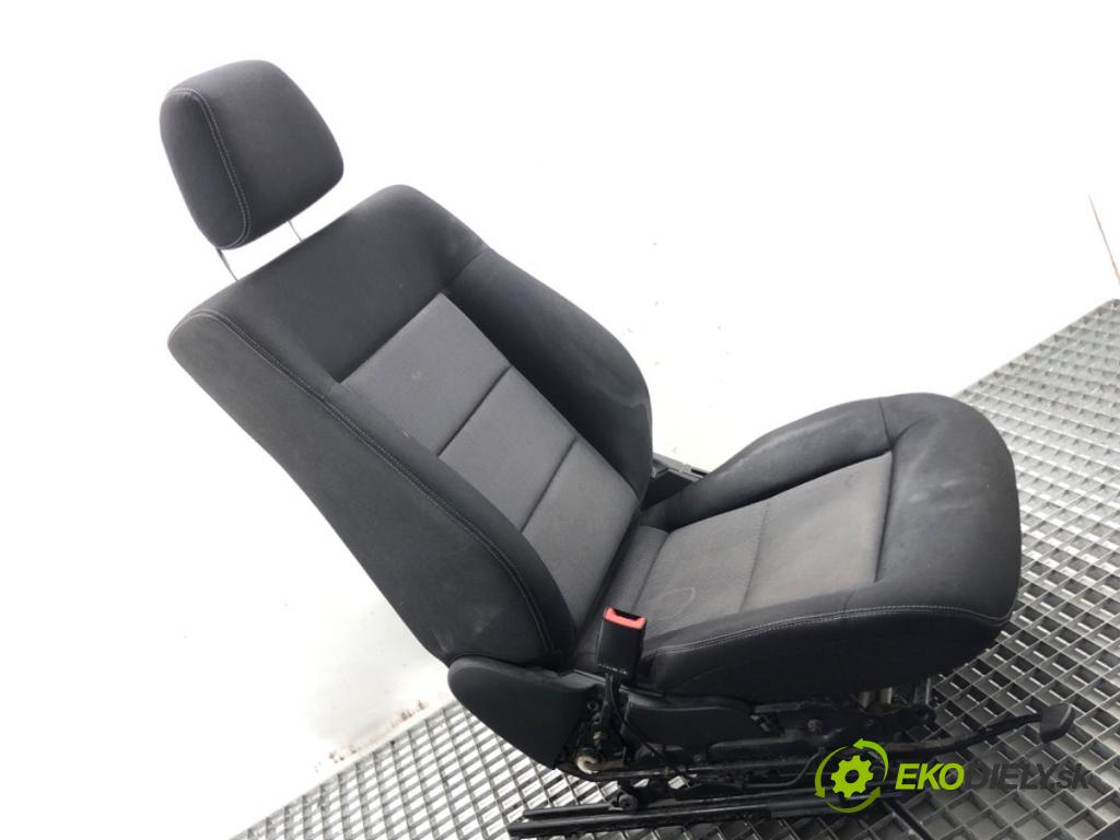 MERCEDES-BENZ KLASA E (W212) 2009 - 2016    E 200 CDI / BlueTEC (212.005, 212.006) 100 kW [136  Sedadlo ľavy predný