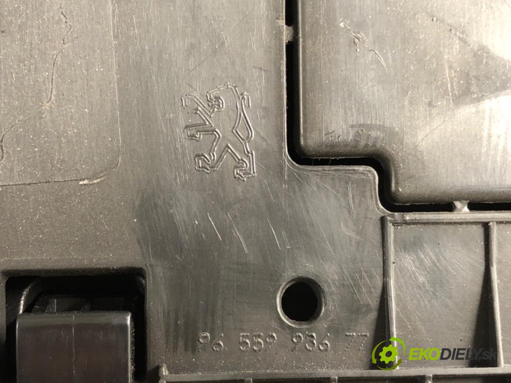 PEUGEOT 308 I (4A_, 4C_) 2007 - 2016    1.6 16V 88 kW [120 KM] benzyna 2007 - 2014  Priehradka, kastlík spolujazdca  (Priehradky, kastlíky)