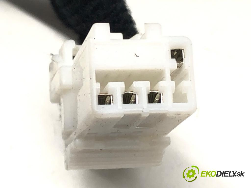 HYUNDAI KONA (OS, OSE, OSI) 2017 - 2022    1.0 T-GDi 88 kW [120 KM] benzyna 2017 - 2022  HNÍZDO: PORT USB Rúrka 96122-J9000