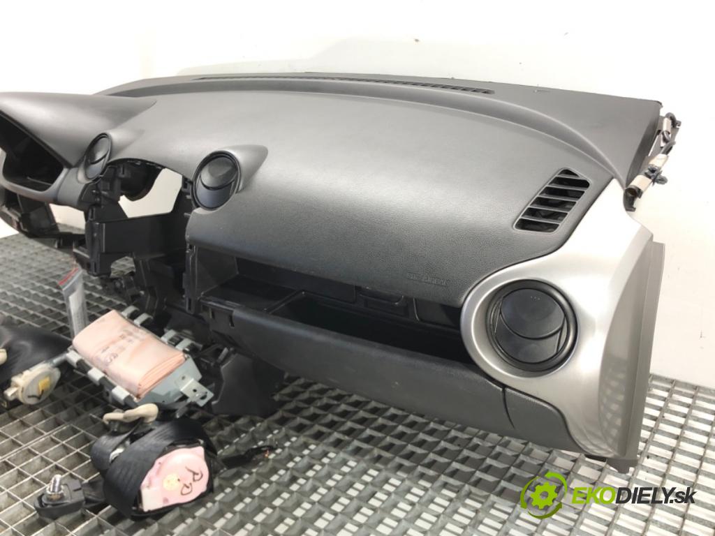 MAZDA 2 (DE_, DH_) 2007 - 2015    1.6 MZ-CD 66 kW [90 KM] olej napędowy 2008 - 2015  Palubná doska silentbloku pasy