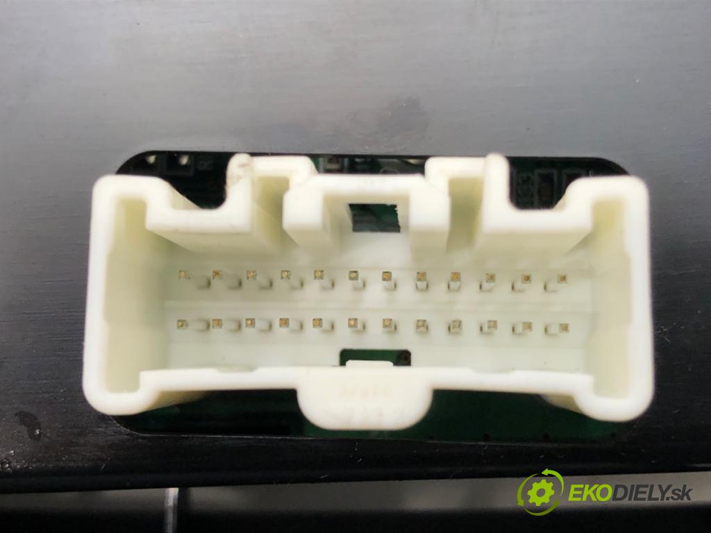 MAZDA 2 (DE_, DH_) 2007 - 2015    1.6 MZ-CD 66 kW [90 KM] olej napędowy 2008 - 2015  Panel ovládania kúrenia DL5461190A (Prepínače, spínače, tlačidlá a ovládače kúrenia)