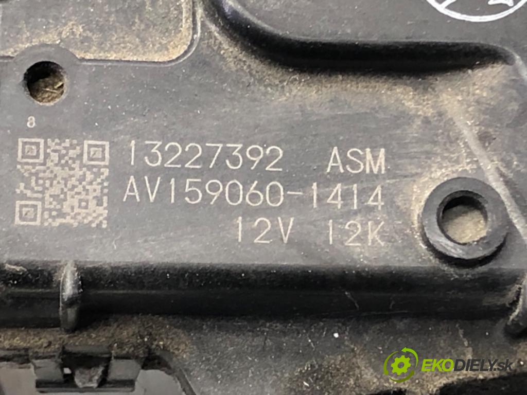 OPEL INSIGNIA A (G09) 2008 - 2017    2.0 CDTI (68) 96 kW [131 KM] olej napędowy 2008 -   Mechanizmus stieračov predný 13227392 (Motorčeky stieračov predné)
