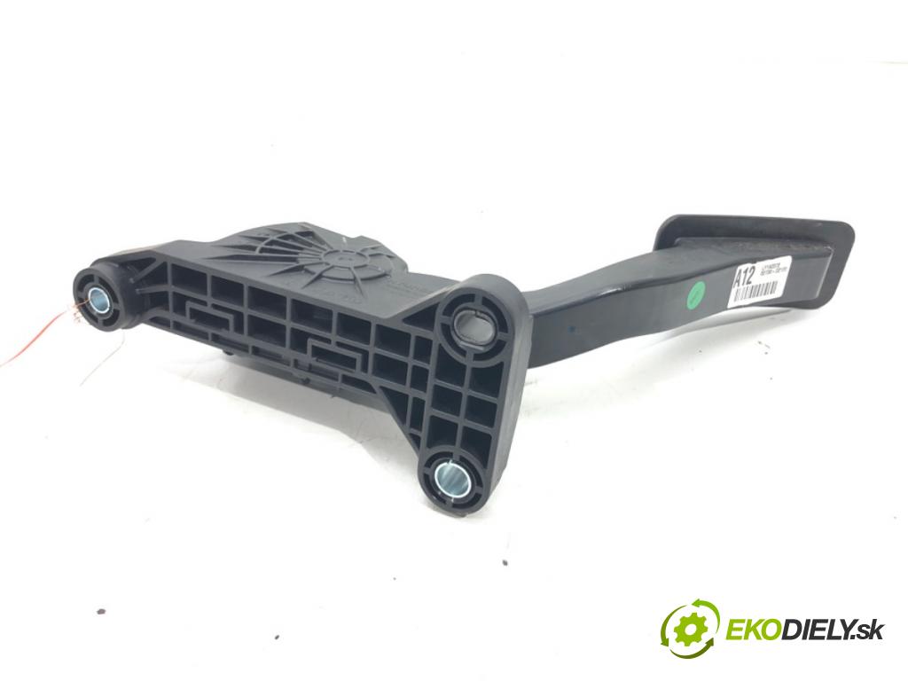 KIA NIRO (DE) 2016 - 2022    1.6 GDI Hybrid 104 kW [141 KM] Hybryda silnik benz  Potenciometer plynového pedálu 32700-G2120 32740-G2100 (Pedále)