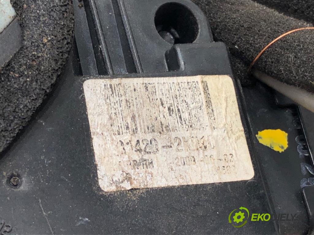 KIA SOUL I (AM) 2009 - 2022    1.6 CRDi 128 94 kW [126 KM] olej napędowy 2009 - 2022  zámok dveře pravý zadní část
