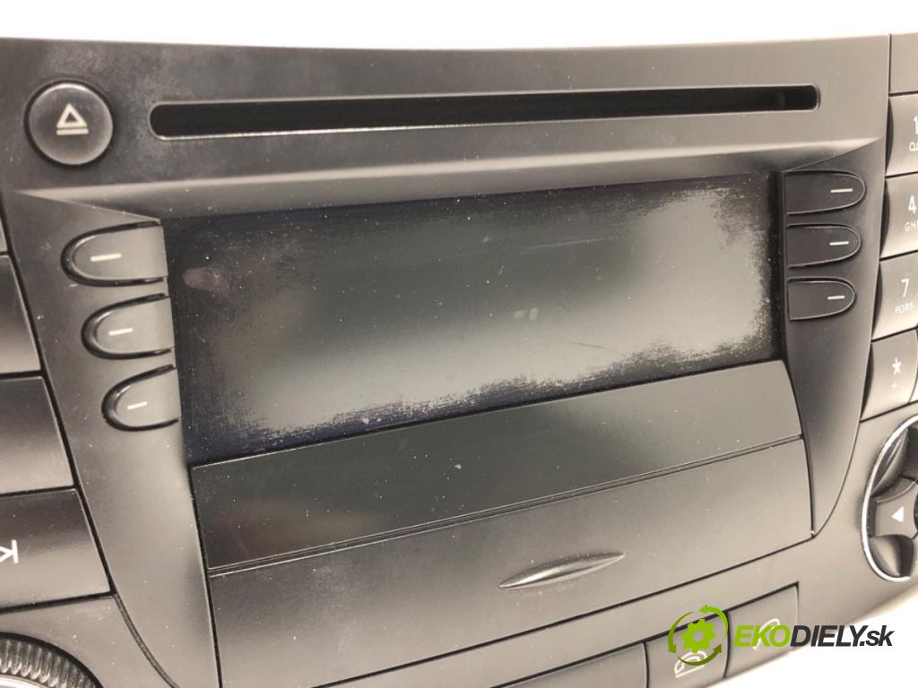 MERCEDES-BENZ CLS (C219) 2004 - 2011    CLS 320 CDI (219.322) 165 kW [224 KM] olej napędow  RADIO A2118702790 (Audio zariadenia)