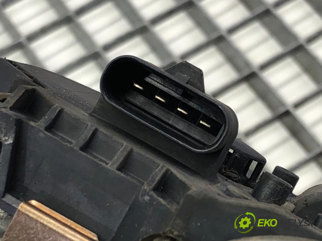 MERCEDES-BENZ CLS (C219) 2004 - 2011    CLS 320 CDI (219.322) 165 kW [224 KM] olej napędow  Mechanizmus stieračov predný 1397220565 (Motorčeky stieračov predné)