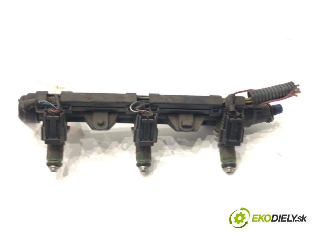 SKODA FABIA I (6Y2) 1999 - 2008    1.2 47 kW [64 KM] benzyna 2003 - 2008  Lišta vstrekovacia 03E133319 (Vstrekovacie lišty)