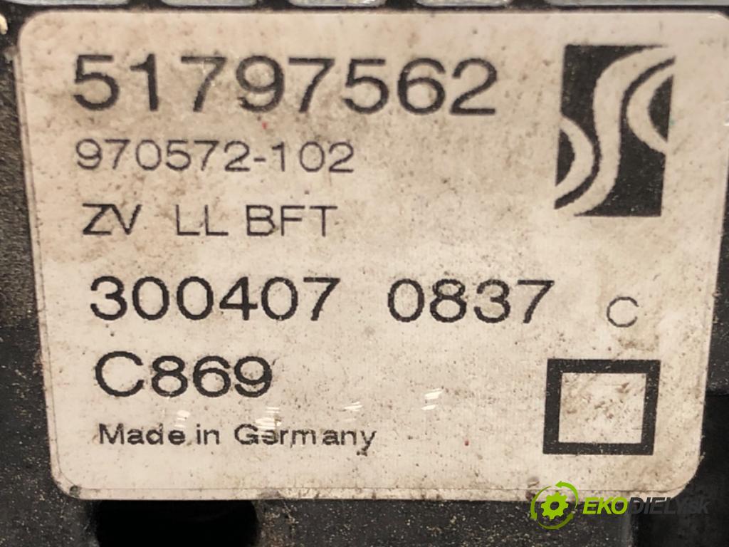 FIAT GRANDE PUNTO (199_) 2005 - 2022    1.3 D Multijet 55 kW [75 KM] olej napędowy 2005 -   zámok dveře pravý přední část 51797562
