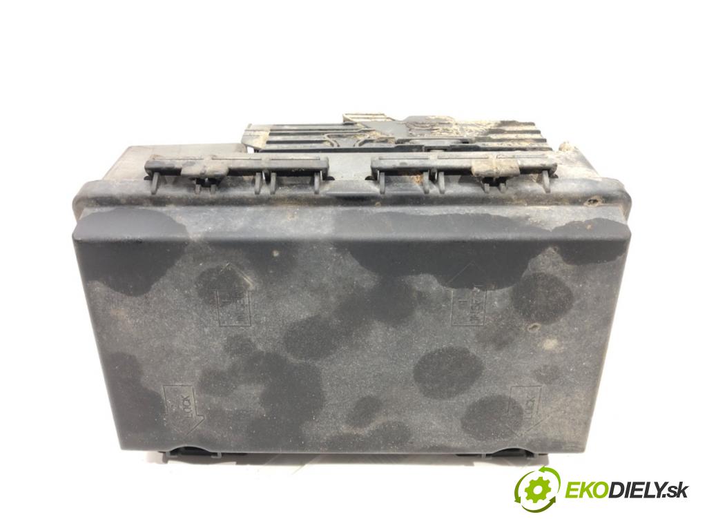 FIAT GRANDE PUNTO (199_) 2005 - 2022    1.3 D Multijet 55 kW [75 KM] olej napędowy 2005 - 2022  skříňka poistková 51701704 (Pojistkové skříňky)