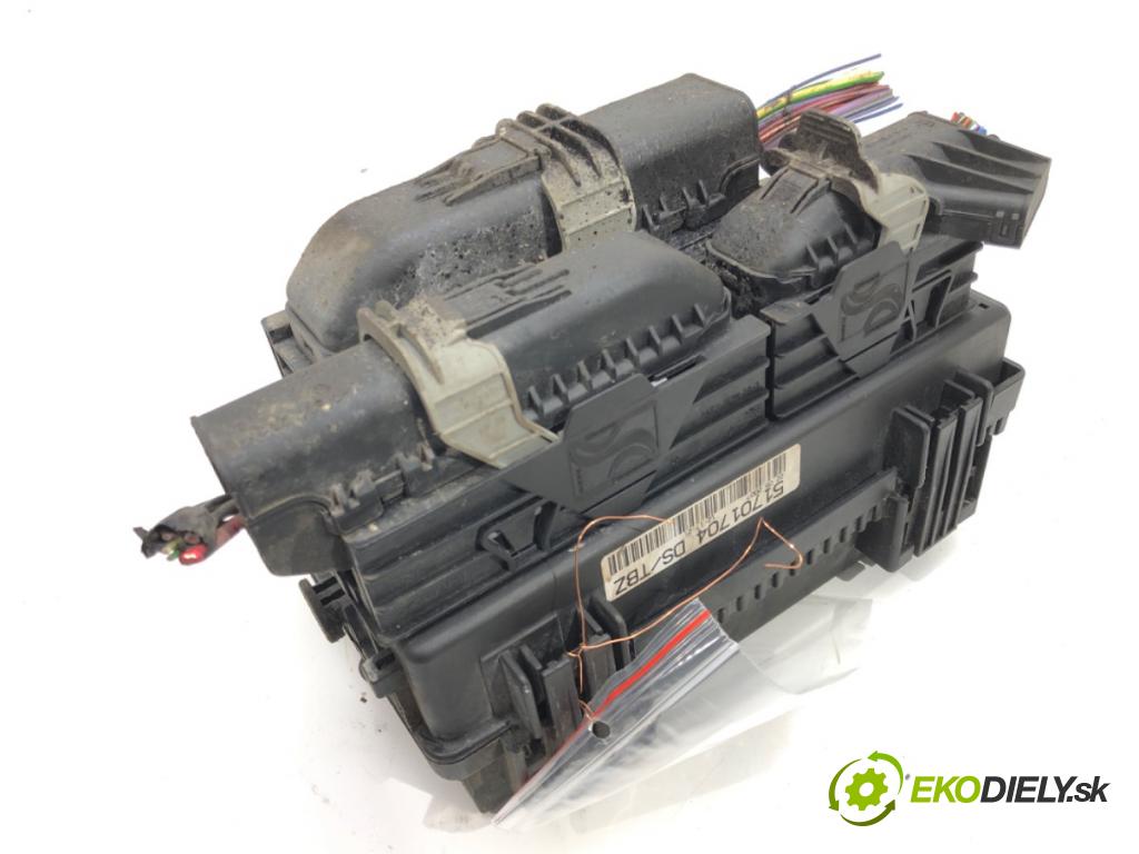 FIAT GRANDE PUNTO (199_) 2005 - 2022    1.3 D Multijet 55 kW [75 KM] olej napędowy 2005 - 2022  skříňka poistková 51701704 (Pojistkové skříňky)