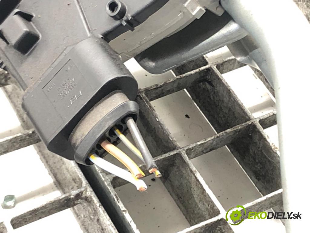 OPEL CROSSLAND X / CROSSLAND (P17, P2QO) 2017 - 2022    1.5 Turbo D (75) 75 kW [102 KM] olej napędowy 2018  Mechanizmus stieračov predný 39109362 (Motorčeky stieračov predné)