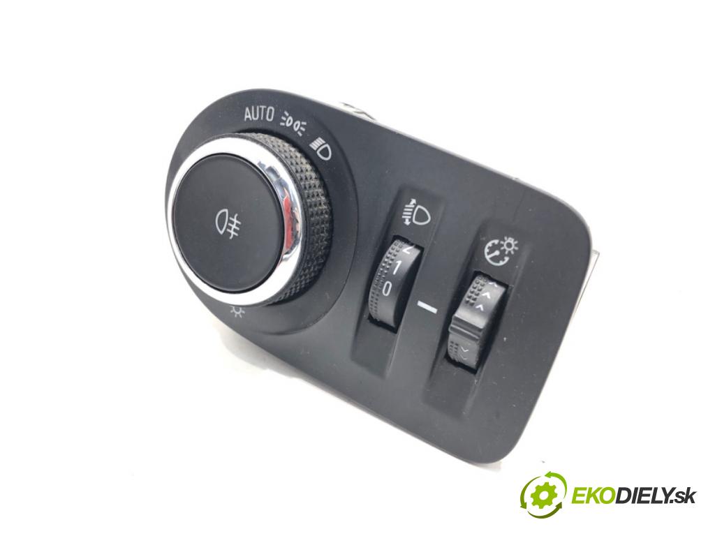 OPEL CROSSLAND X / CROSSLAND (P17, P2QO) 2017 - 2022    1.5 Turbo D (75) 75 kW [102 KM] olej napędowy 2018  spínač světel 39132264