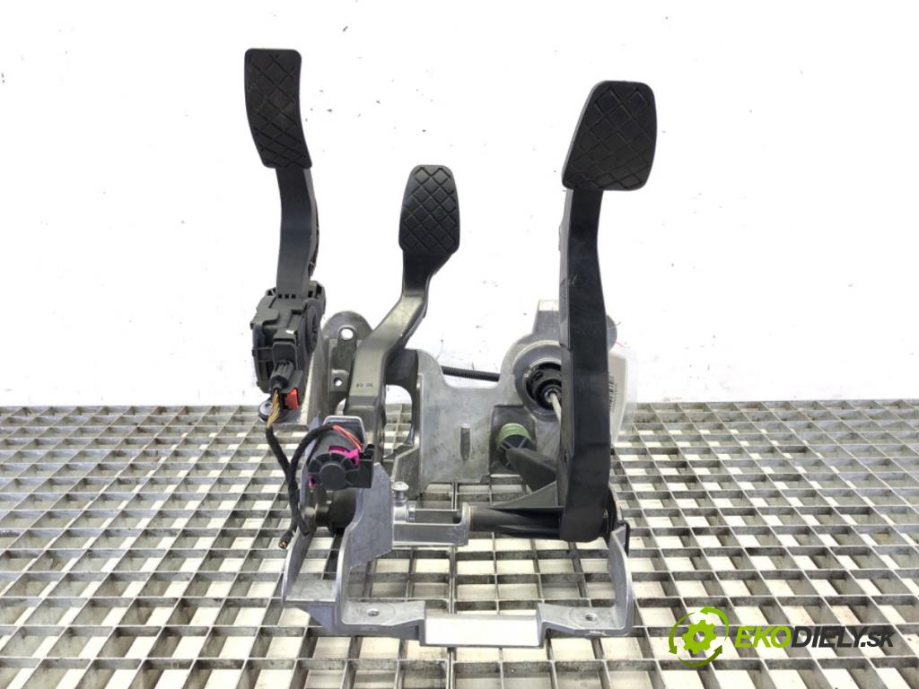 AUDI A4 B8 Avant (8K5) 2007 - 2015    2.0 TDI 125 kW [170 KM] olej napędowy 2008 - 2012  PEDÁL: 8K1721117 (Pedále)