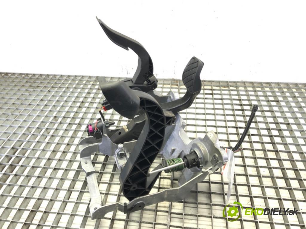 AUDI A4 B8 Avant (8K5) 2007 - 2015    2.0 TDI 125 kW [170 KM] olej napędowy 2008 - 2012  PEDÁL: 8K1721117 (Pedále)