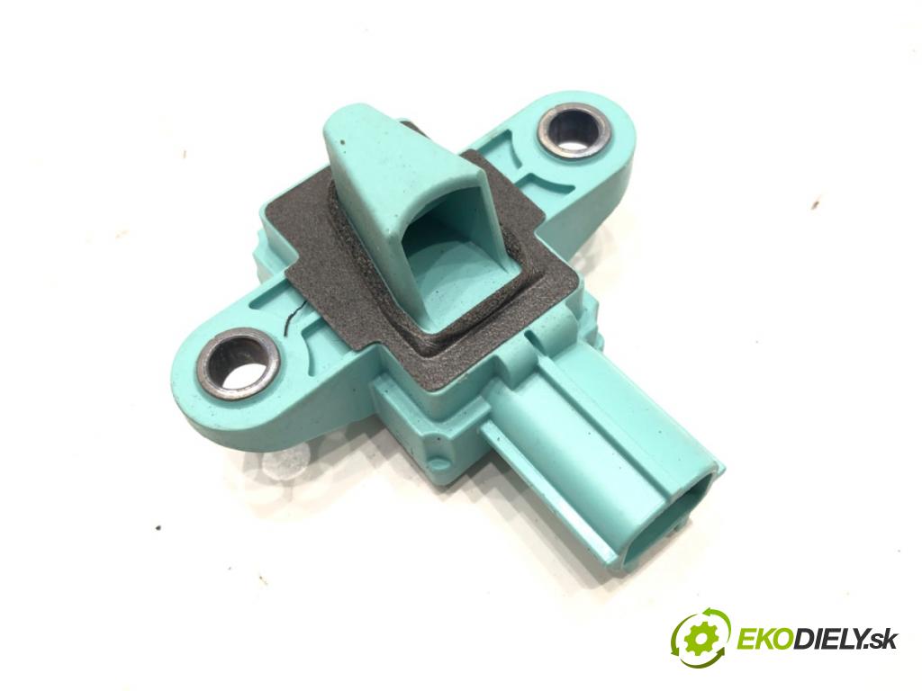 AUDI A4 B8 Avant (8K5) 2007 - 2015    2.0 TDI 125 kW [170 KM] olej napędowy 2008 - 2012  Snímač nárazu 8K0955557C (Snímače nárazu)