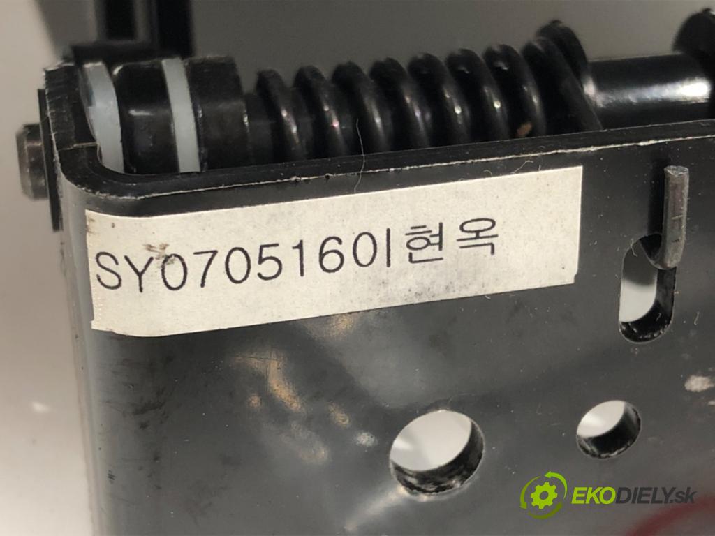 HYUNDAI i30 (FD) 2007 - 2012    2.0 105 kW [143 KM] benzyna 2007 - 2011  Lakťová opierka  (Lakťové opierky)