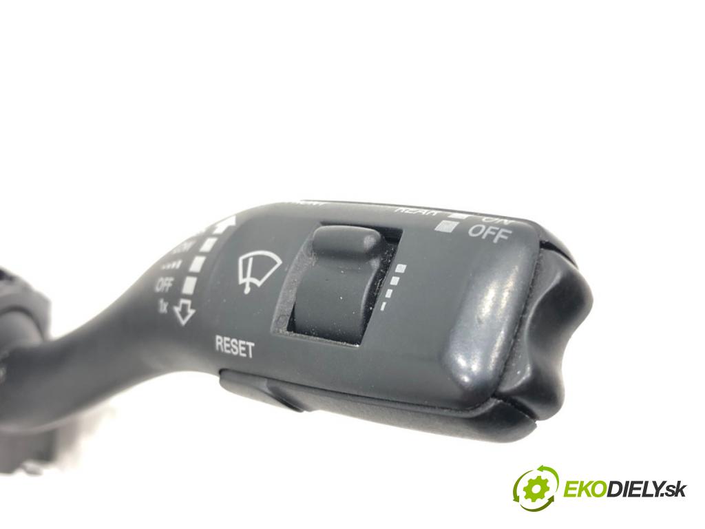AUDI A3 (8P1) 2003 - 2013    2.0 TDI 103 kW [140 KM] olej napędowy 2005 - 2008  Prepínač kombinovaný 8P0907137BR (Prepínače, spínače, tlačidlá a ovládače kúrenia)