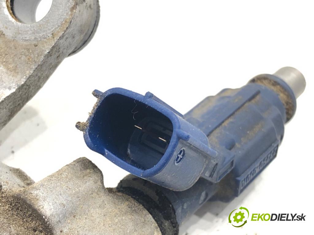 TOYOTA YARIS (_P1_) 1999 - 2005    1.0 (SCP10_) 50 kW [68 KM] benzyna 1999 - 2005  Lišta vstrekovacia 23250-0J010 (Vstrekovacie lišty)