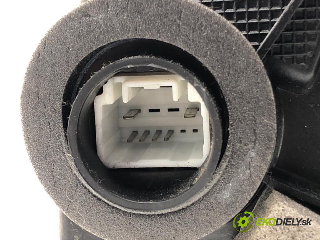 TOYOTA COROLLA Verso (ZER_, ZZE12_, R1_) 2004 - 2009    1.8 (ZNR11_) 95 kW [129 KM] benzyna 2004 - 2009  zámok dveře levý přední část A046693