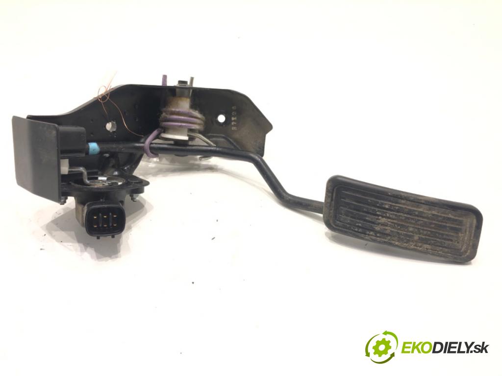 TOYOTA COROLLA Verso (ZER_, ZZE12_, R1_) 2004 - 2009    1.8 (ZNR11_) 95 kW [129 KM] benzyna 2004 - 2009  Potenciometer plynu  (Pedále)