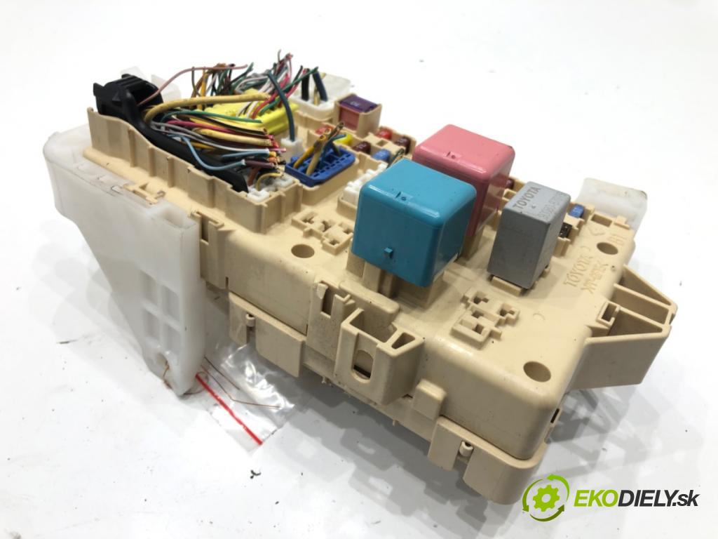 TOYOTA COROLLA Verso (ZER_, ZZE12_, R1_) 2004 - 2009    1.8 (ZNR11_) 95 kW [129 KM] benzyna 2004 - 2009  modul BSI 89221-8F010 (Pojistkové skříňky)