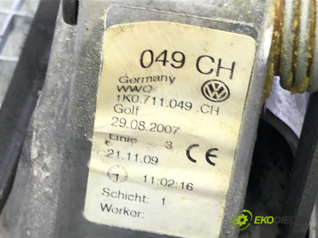 VW GOLF VI (5K1) 2008 - 2014    1.6 TDI 77 kW [105 KM] olej napędowy 2009 - 2012  Kulisa 1K0711049CH (Rýchlostné páky / kulisy)