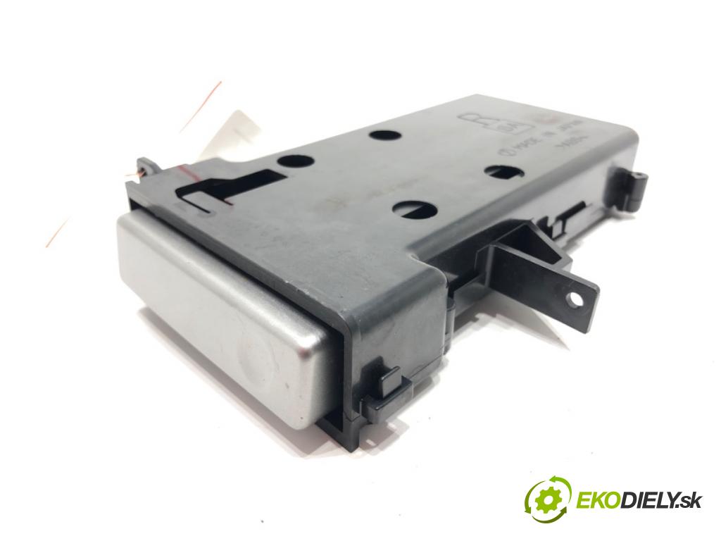 SUBARU FORESTER (SG_) 2002 - 2012    2.0 X AWD (SG5) 116 kW [158 KM] benzyna 2005 - 200  Držiak na nápoje  (Úchyty, držiaky na nápoje)