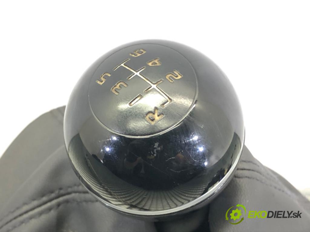 FIAT 500X (334_) 2014 - 2022    1.6 D Multijet (334AXA1B, 334AXA11) 88 kW [120 KM]  Kulisa 00502944940 (Rýchlostné páky / kulisy)